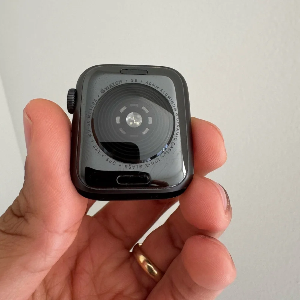 Apple Watch SE Aluminum (GPS + Cellular)